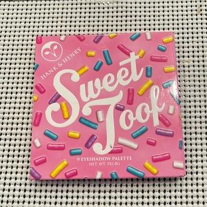 Hank and Henry Eyeshadow palette